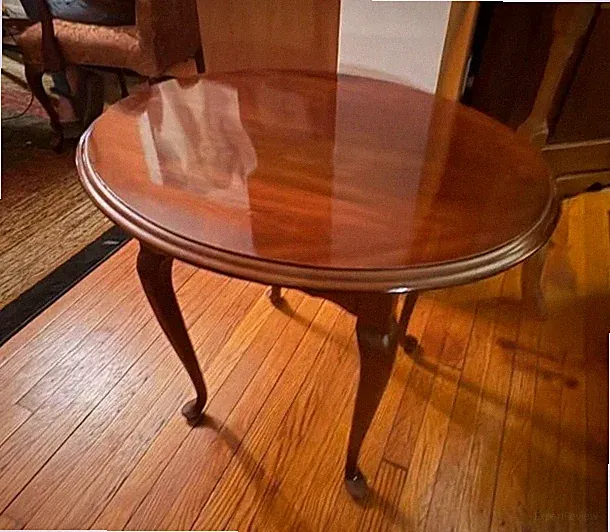 LANE FURNITURE Solid Banded Cherry Vintage Queen Anne Style Oval Accent Table